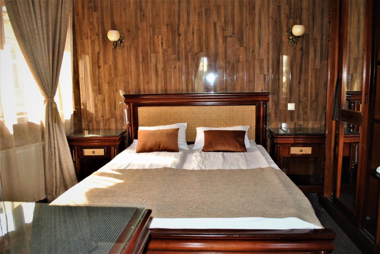 Hotel Edinburgh Caracal Eksteriør bilde