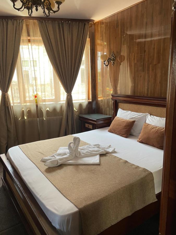 Hotel Edinburgh Caracal Eksteriør bilde