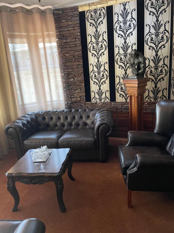 Hotel Edinburgh Caracal Eksteriør bilde